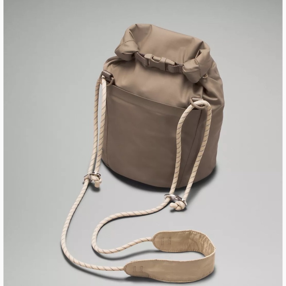 NWT LULULEMON roll top cross body bag